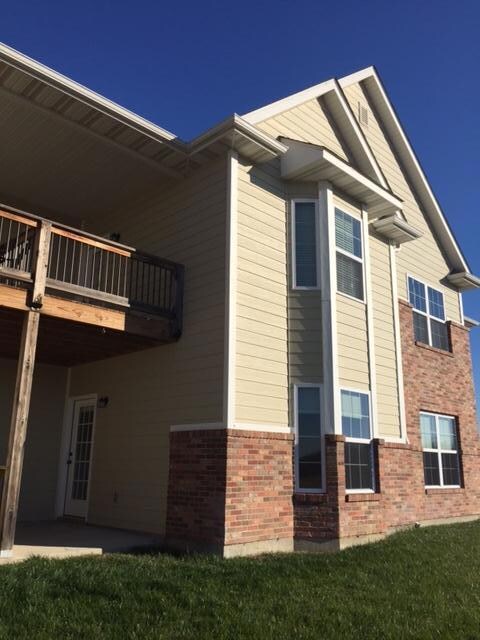 Lower Unit with Nice View