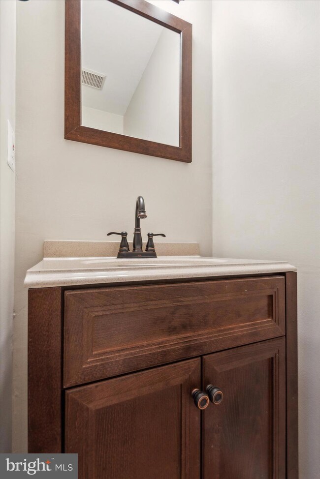 528 Canterbury Rd, Norristown, PA 19403 - photo 6