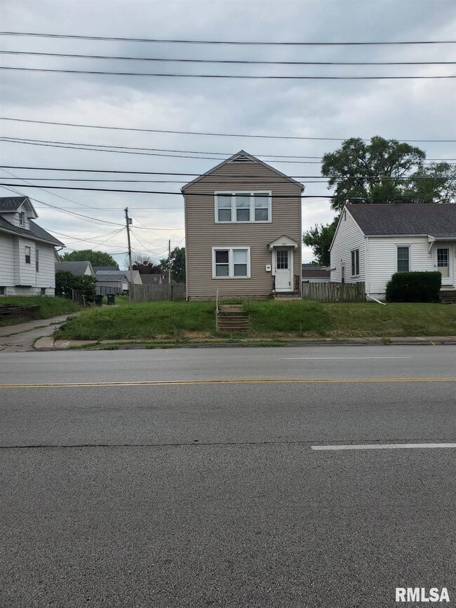 1915 W Locust St, Davenport, IA 52804 - photo 7