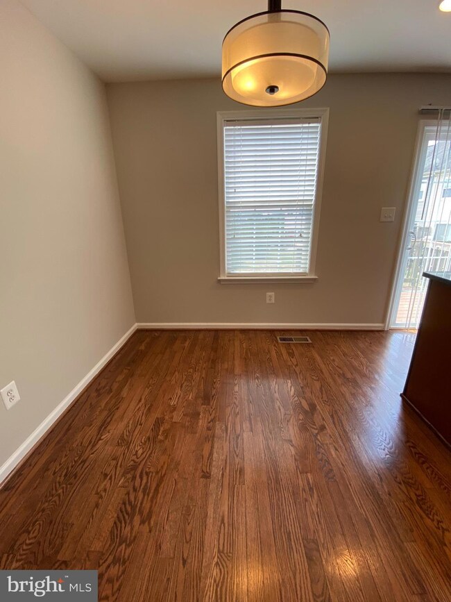 3067 Chinkapin Oak Ln unit 346, Woodbridge, VA 22191 - photo 3
