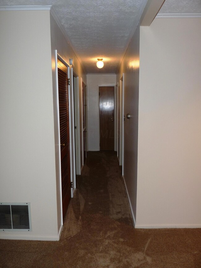 781 Cottrell Dr, Columbus, OH 43228 - photo 5