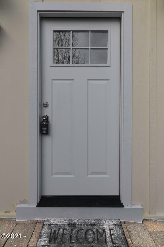 228 SE Mast Ave, Lincoln City, OR 97367 - photo 5