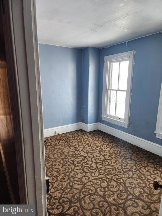 351 Union Aly, Pottstown, PA 19464 - photo 4