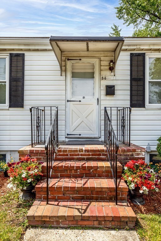 54 Coolidge St, Everett, MA 02149 - photo 3