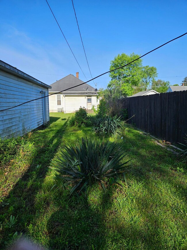 105 Blakely Ave, Terre Haute, IN 47803 - photo 3