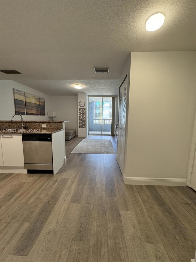 170 SE 14th St unit 1906, Miami, FL 33131 - photo 3