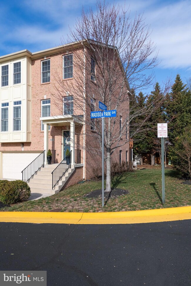 6080 Madison Park Dr, Falls Church, VA 22041 - photo 2