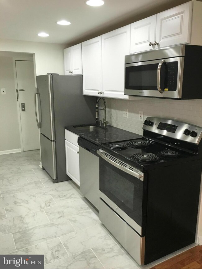 11603 Stoneview Square unit 2B, Reston, VA 20191 - photo 4