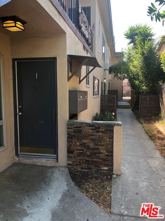 1435 S Mansfield Ave, Los Angeles, CA 90019 - photo 3