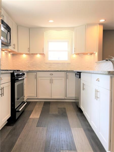 How about this kitchen? The bamboo floors also con