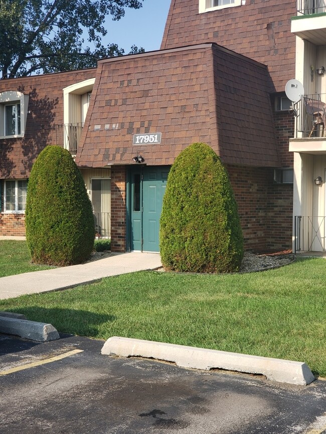 17951 Amherst Ct unit 203, Country Club Hills, IL 60478 - photo 3