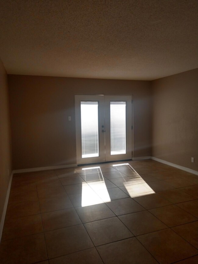 10512 Ashwood Dr unit C, El Paso, TX 79935 - photo 5