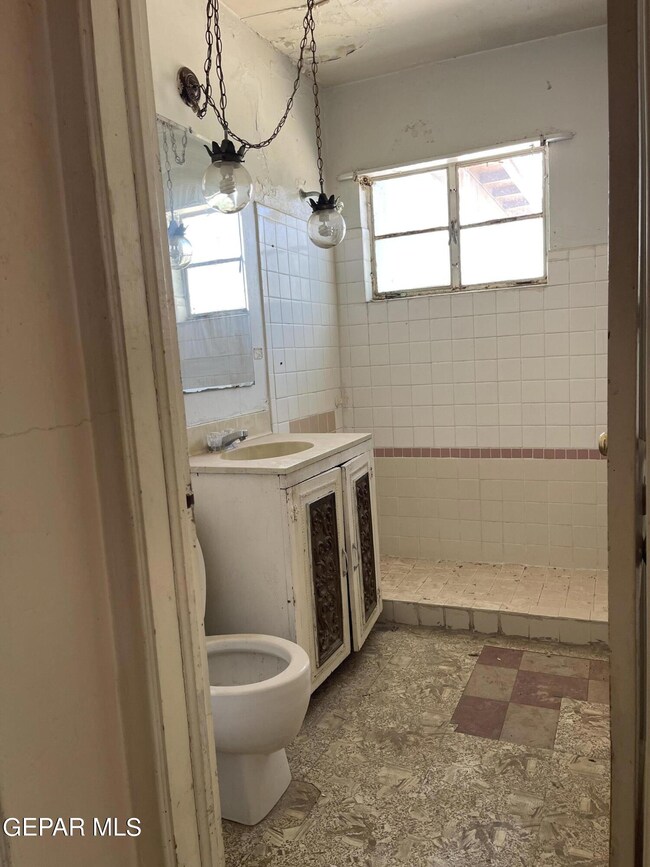 7765 Acapulco Ave, El Paso, TX 79915 - photo 5