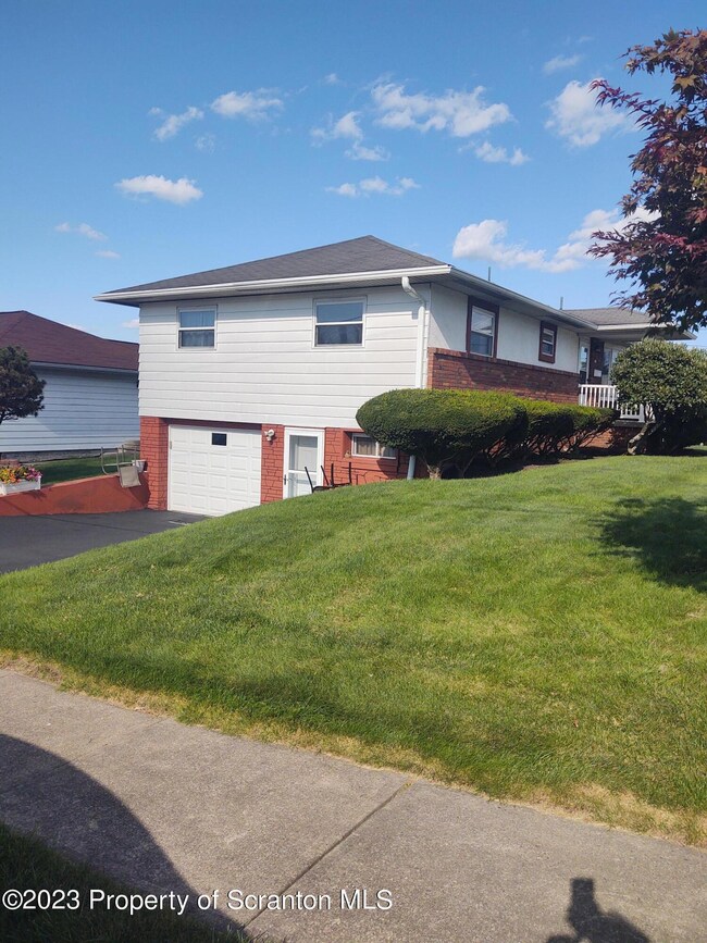 3908 Lawrence Ave, Moosic, PA 18507 - photo 4