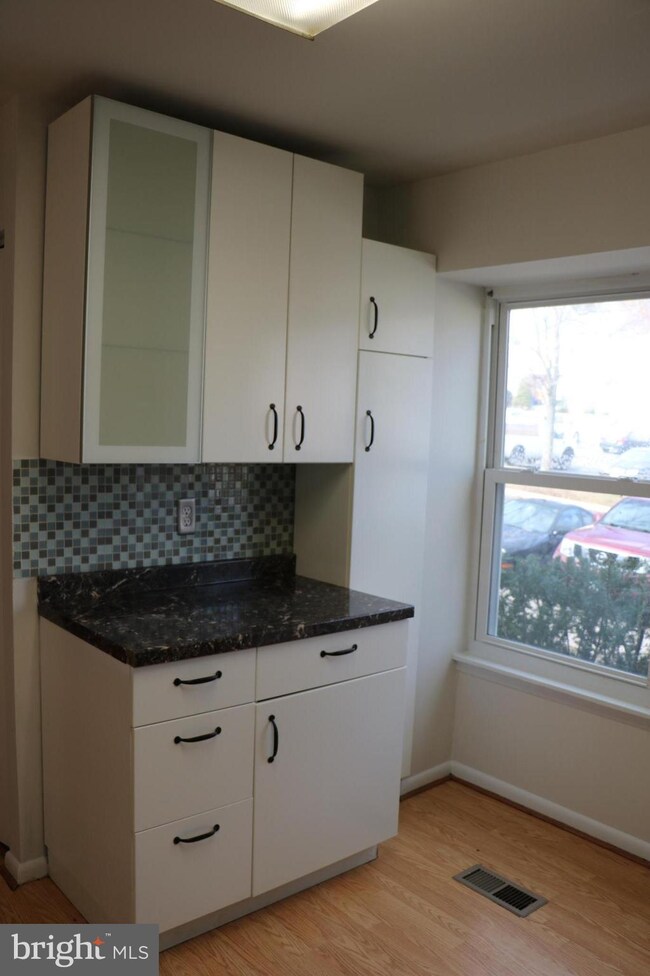 11609 Summer Oak Dr, Germantown, MD 20874 - photo 4