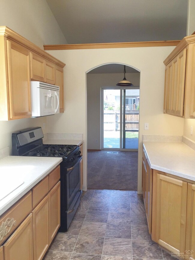 21352 Pelican Dr, Bend, OR 97701 - photo 6