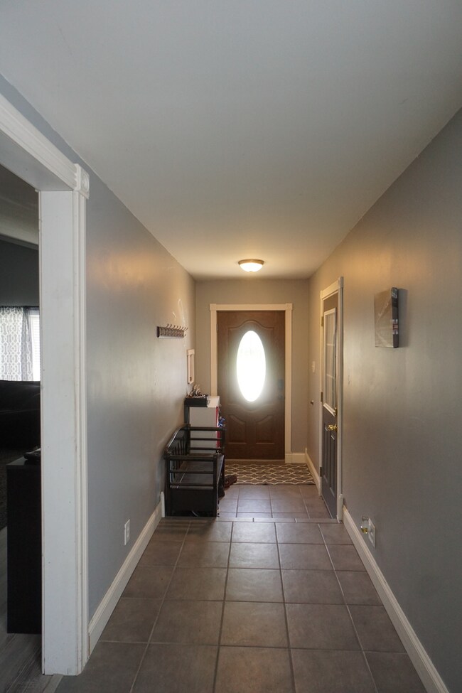 455 Tulsa Ave, Carpentersville, IL 60110 - photo 2