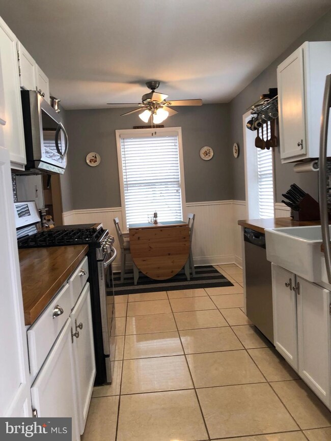 137 Pebble Rd, East Windsor, NJ 08520 - photo 3