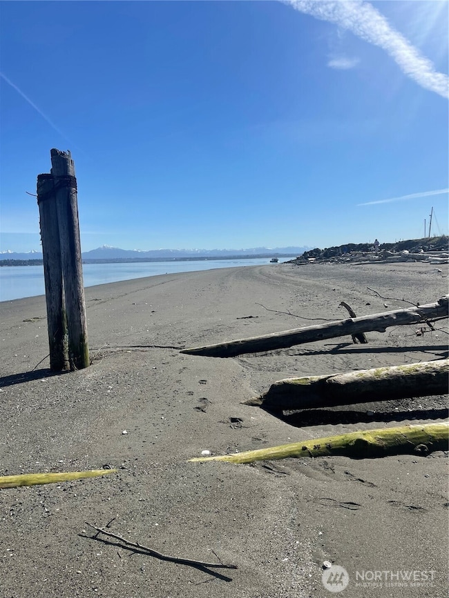 Endless beach combing & clamming to enjoy