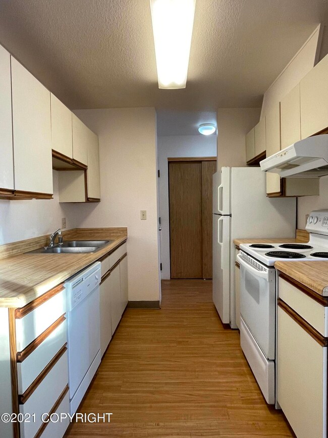 3580 W Dimond Blvd unit C7, Anchorage, AK 99502 - photo 6