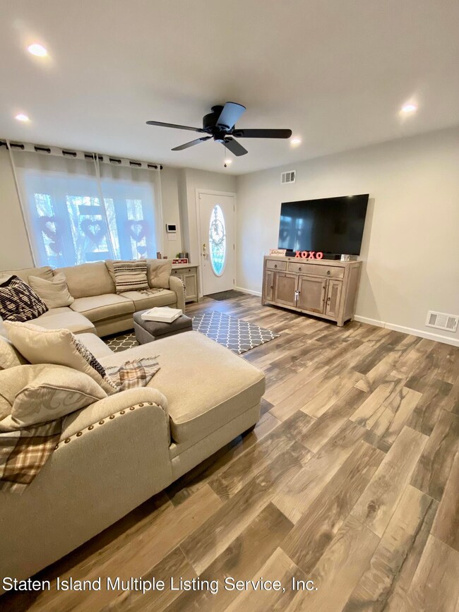 270 Malvine Ave, Staten Island, NY 10309 - photo 5