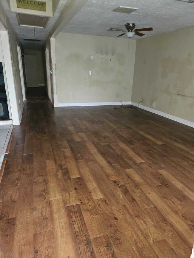 2449 Mayview Dr, Houston, TX 77091 - photo 4