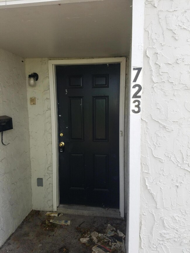 723 Oaks Manor Ct unit P1-2, Jacksonville, FL 32211 - photo 2