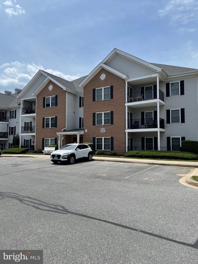 6502 Ridenour Way E unit 1B, Sykesville, MD 21784 - photo 2