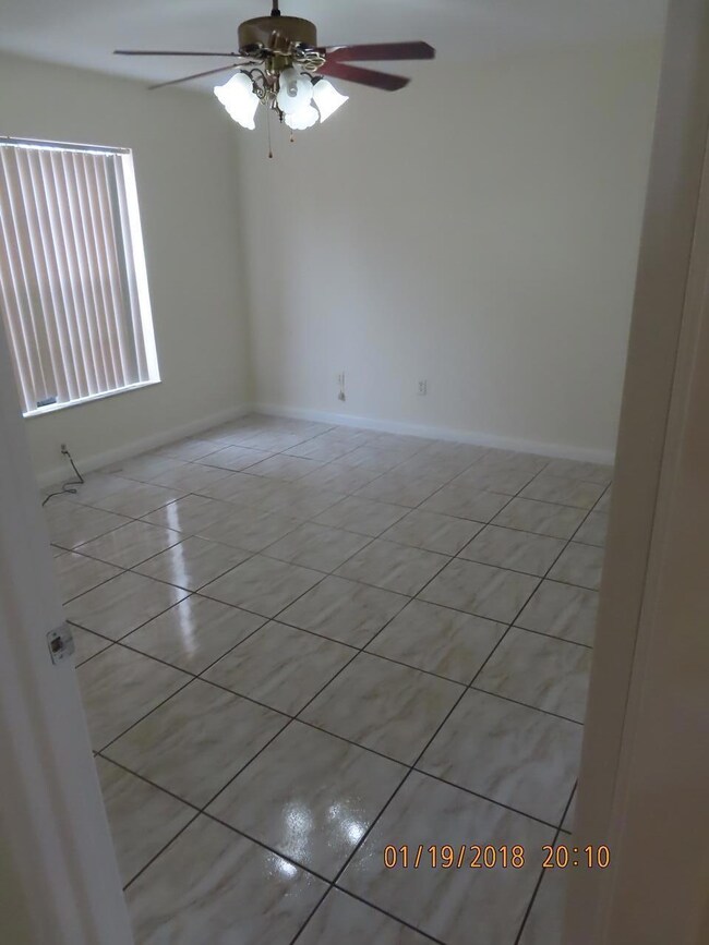 1401 Pines Ln, West Palm Beach, FL 33415 - photo 7