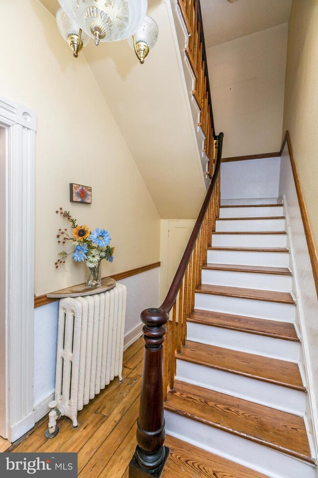 814 Hollins St, Baltimore, MD 21201 - photo 2