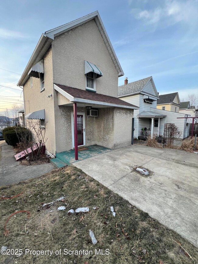 112 Allen St, Dunmore, PA 18512 - photo 4