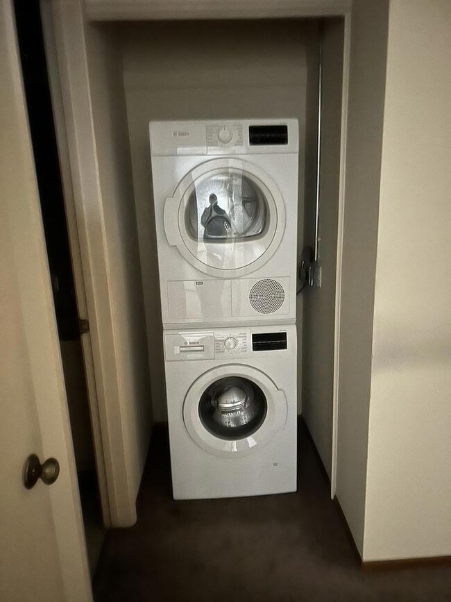 Washer/Dryer included