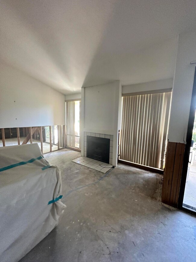 FRONT ROOM