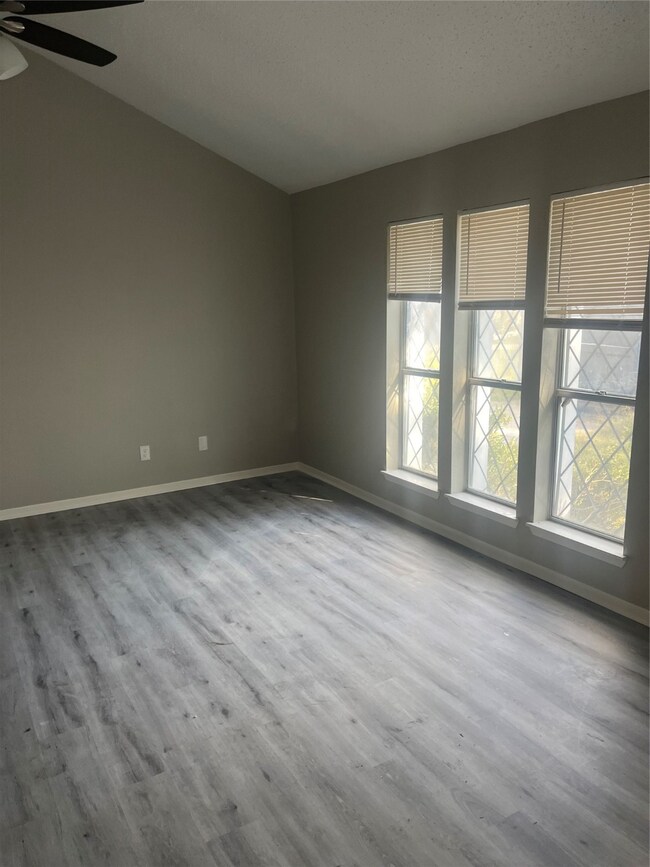 418 N 9th St, Beasley, TX 77417 - photo 4