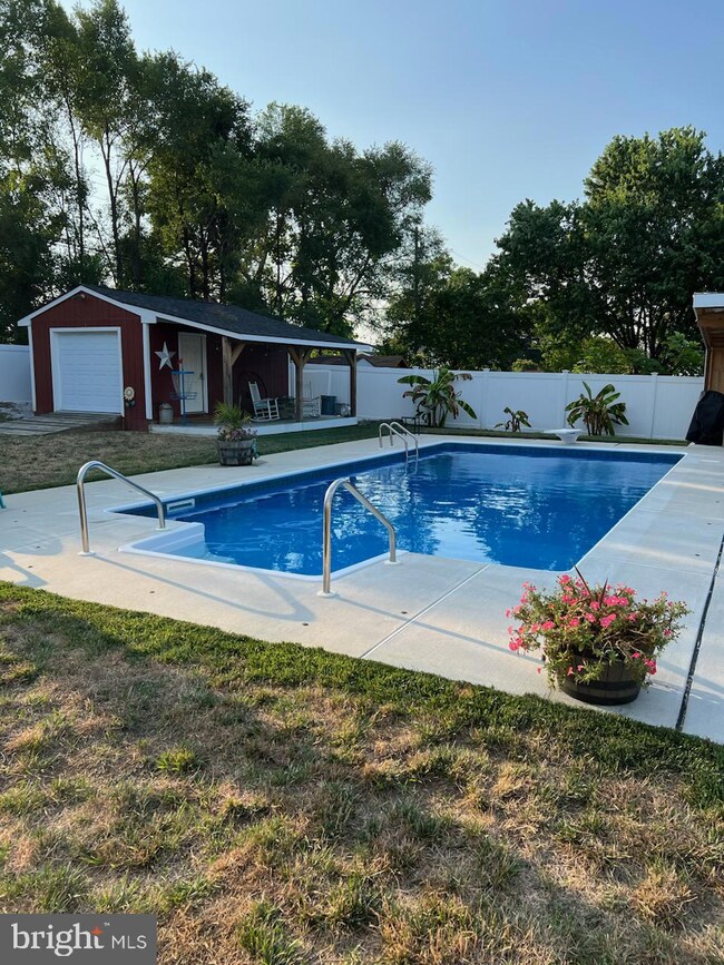 5808 Larsen St, Glen Burnie, MD 21061 - photo 3