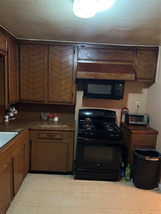 32 Farrell St, Houston, TX 77022 - photo 6