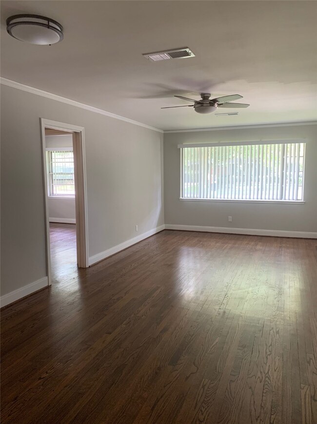 2310 Chantilly Ln, Houston, TX 77018 - photo 4