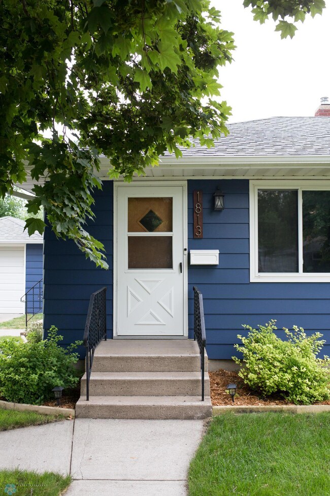 1813 6th St S, Moorhead, MN 56560 - photo 3