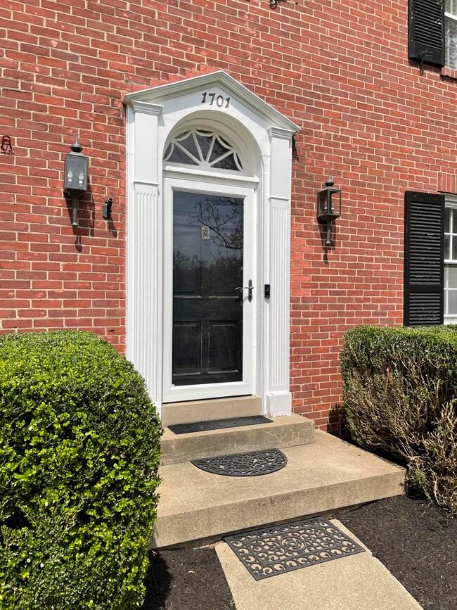 1701 Gresham Rd-1004