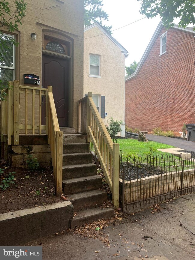 53 Beech St, Pottstown, PA 19464 - photo 2