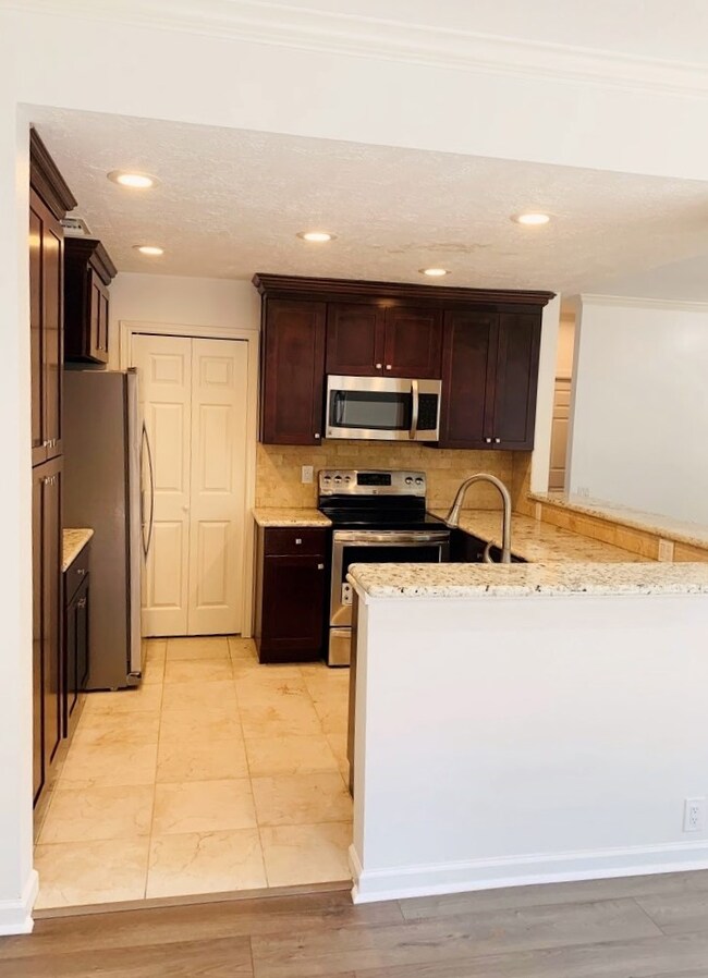 123 Litchfield Ln, Houston, TX 77024 - photo 7