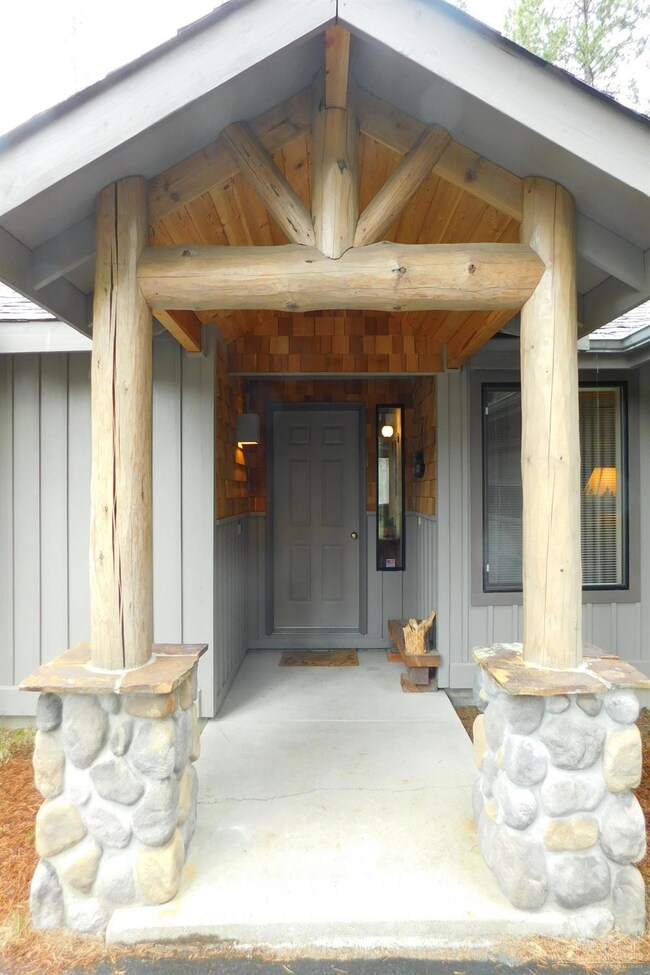 58126 Kinglet Ln, Sunriver, OR 97707 - photo 3