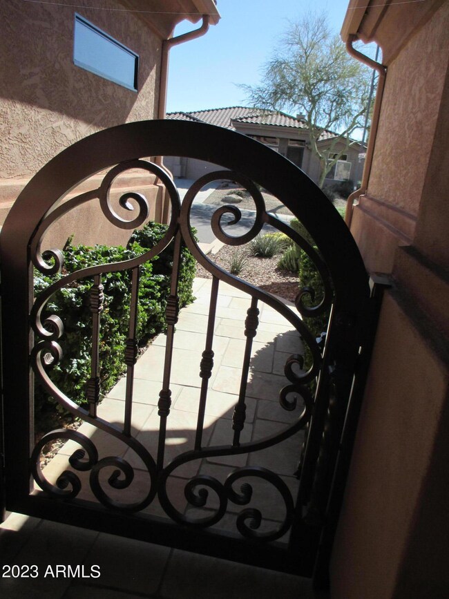 Custom Frt Gate