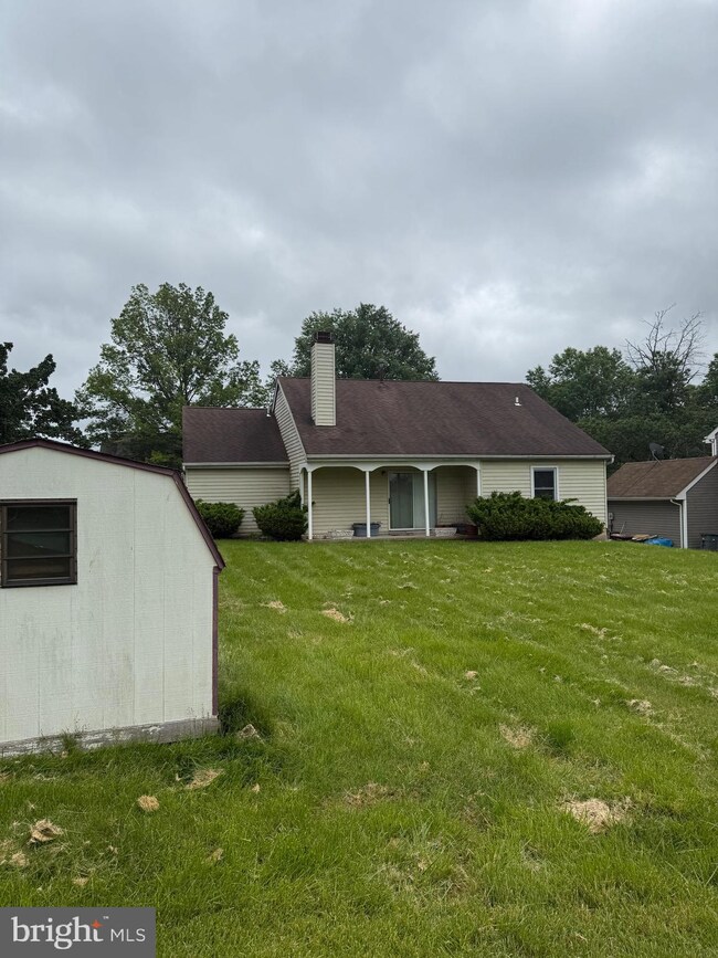 2008 Quail Hollow Dr, Reading, PA 19606 - photo 2