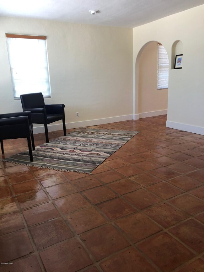 ENTRY TO KITCHEN