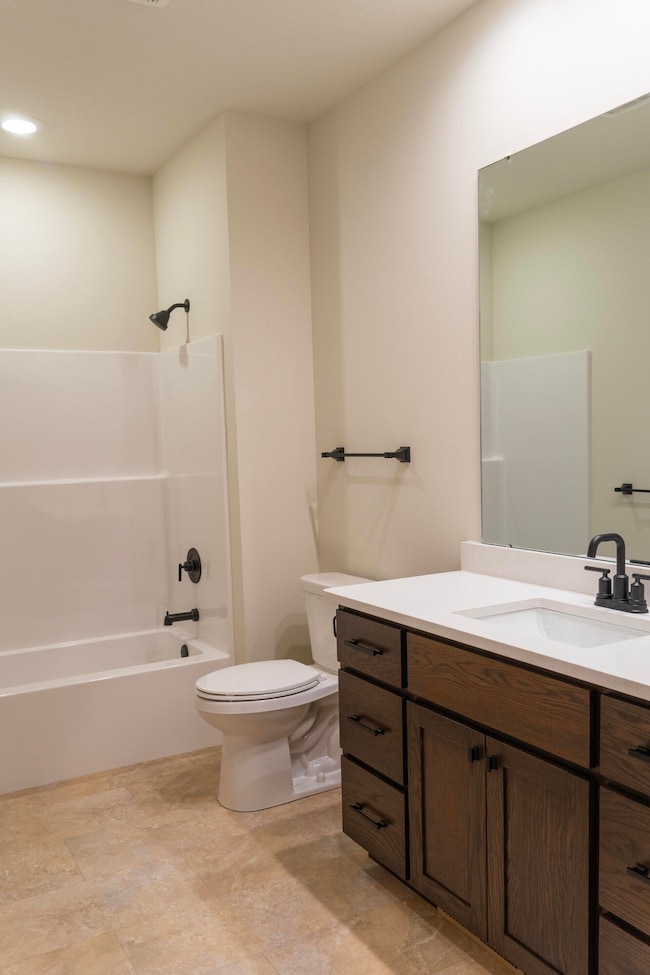 621 Johnson St, Onalaska, WI 54650 - photo 3