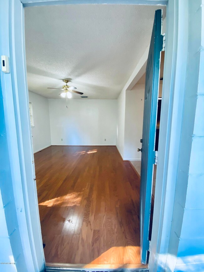 1844 Ryar Rd, Jacksonville, FL 32216 - photo 3