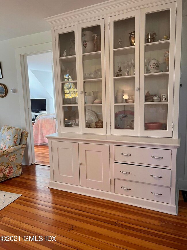 25 the Ridgeway unit B, Greenwich, CT 06831 - photo 7