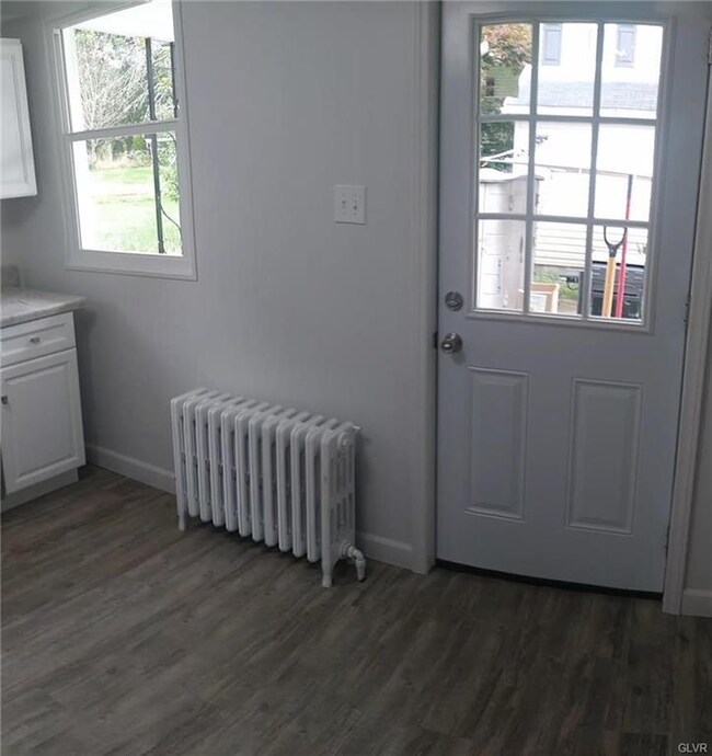 41 E Front St, Jim Thorpe, PA 18229 - photo 2