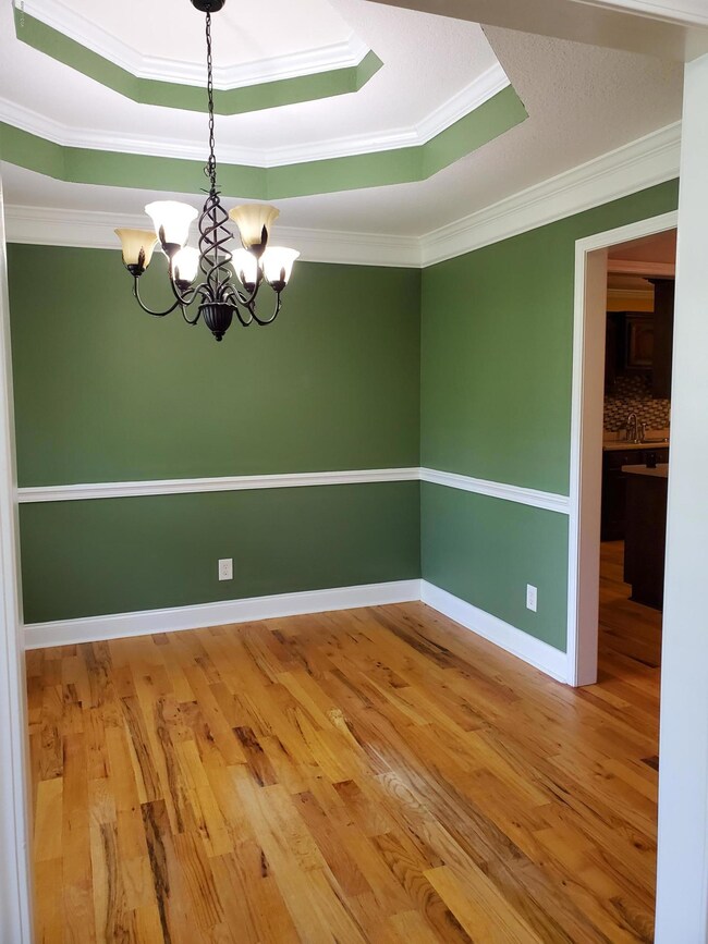 187 Chapman Ridge Dining